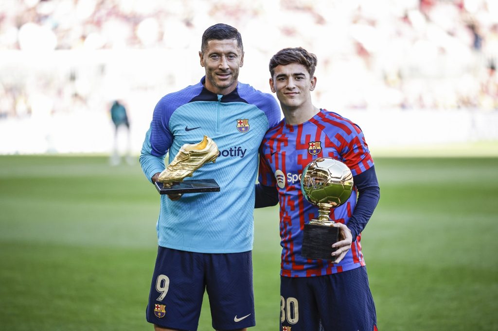 جافي - روبرت ليفاندوفسكي - برشلونة - المصدر (Getty images)