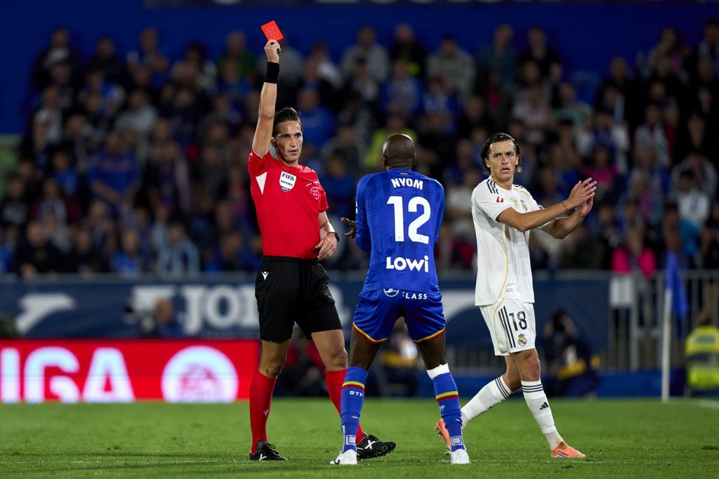 ريال مدريد - خيتافي - طرد ألان نيوم - الحكم لويس مونويرا مونتيرو - المصدر (Getty images)