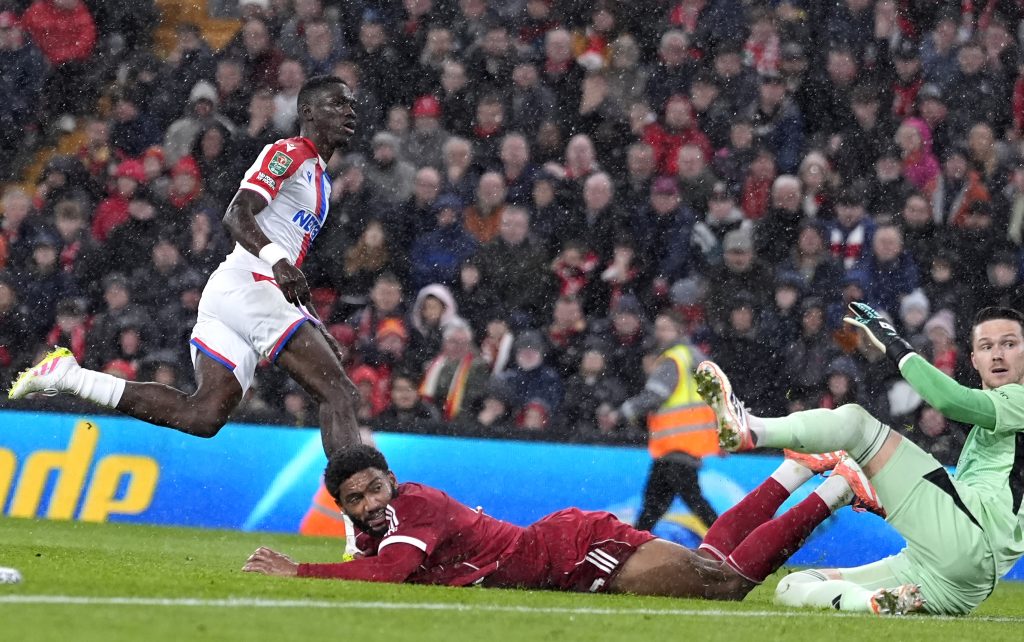 إسماعيلا سار من مباراة ليفربول ضد كريستال بالاس.. (المصدر:Gettyimages)