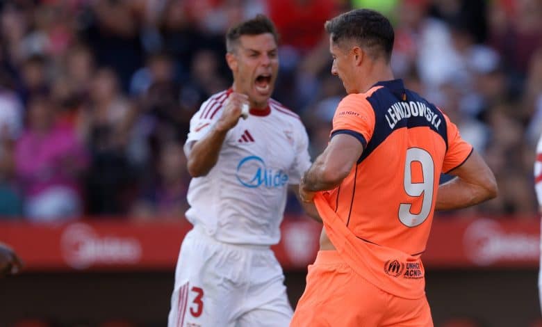 روبرت ليفاندوفسكي - سيزار أزبيلكويتا - برشلونة - إشبيلية - المصدر (Getty images)