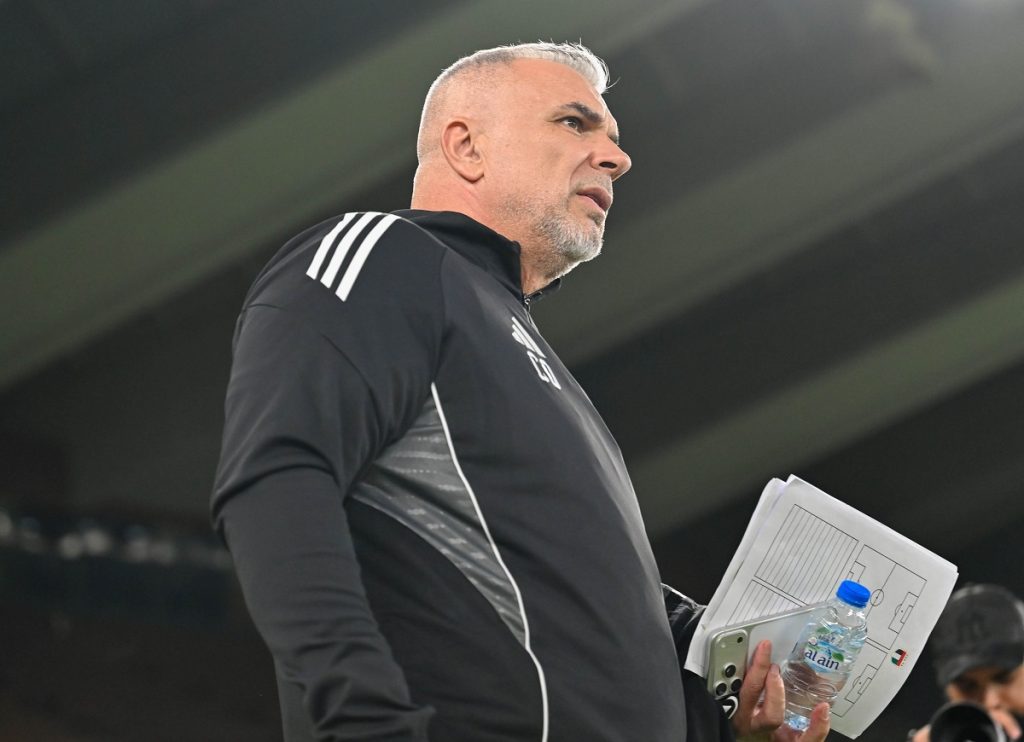 كوزمين أولاريو مدرب الإمارات- المصدر: الحساب الرسمي لمنتخب الإمارات