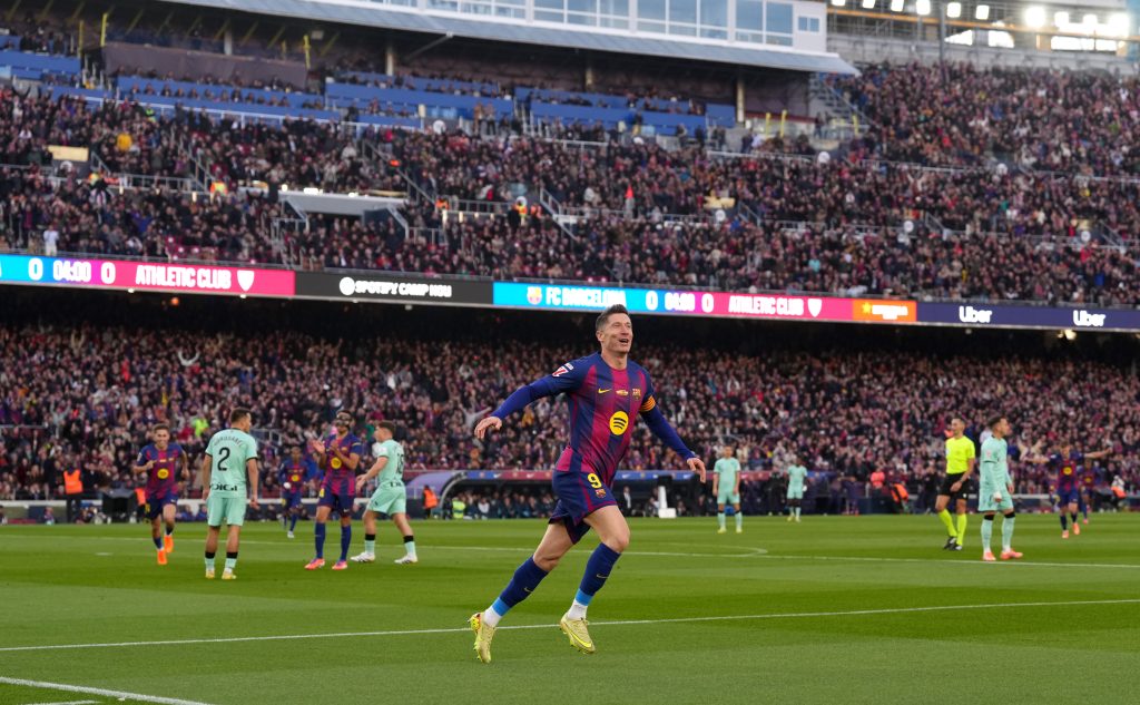 روبرت ليفاندوفسكي - برشلونة ضد أتلتيك بلباو - كامب نو (المصدر:Gettyimages)