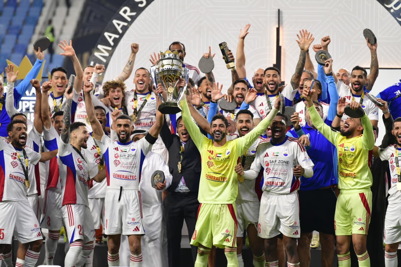 لغة الأرقام والاستثمار.. ماذا تغير في الكرة الإماراتية منذ انطلاق عهد الاحتراف؟