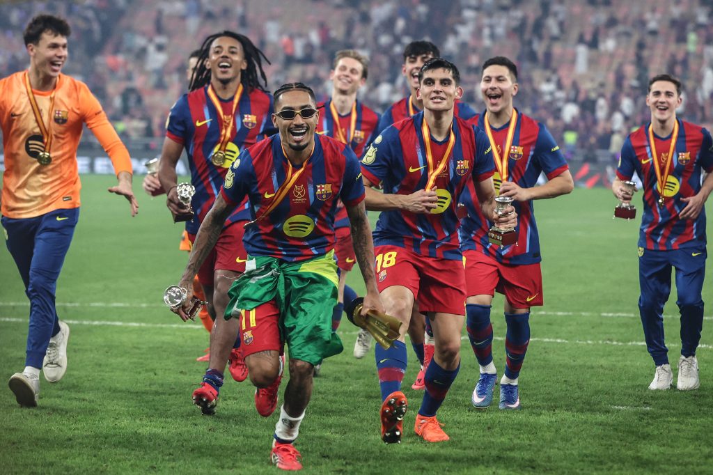 رافينيا - حوليس كوندي - جيرارد مارتين - برشلونة - المصدر (Getty images)