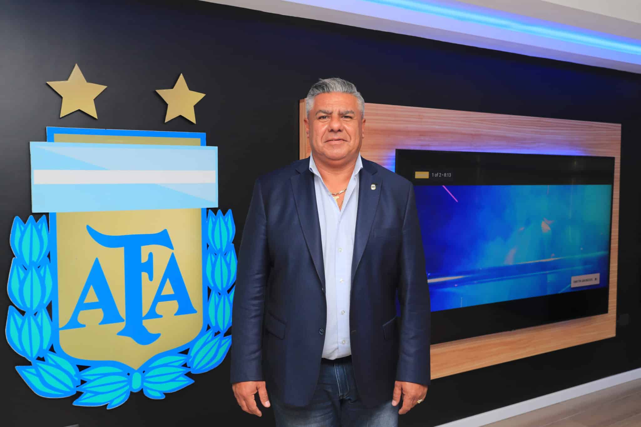 El presidente de la AFA piensa en dos torneos para que jueguen 30 equipos en la próxima temporada.