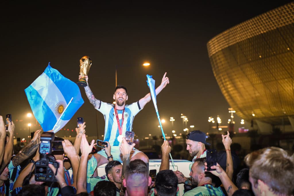 Lionel Messi levantó su primer título de Copa del mundo en Qatar 2022.