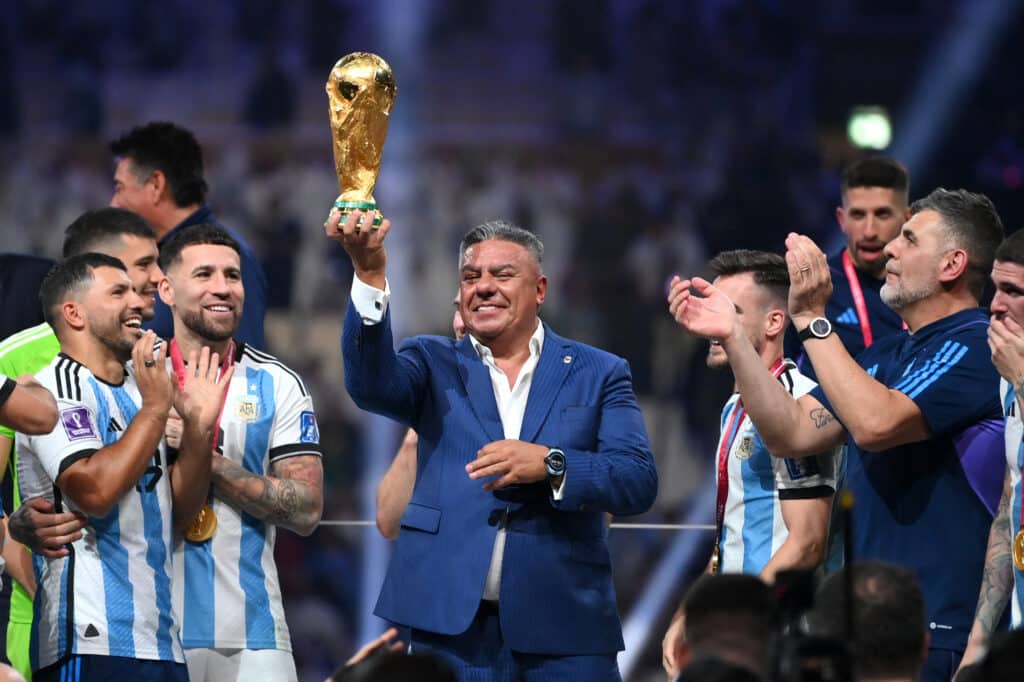 Tapia, campeón del mundo, pero con decisiones polémicas en la Liga Profesional