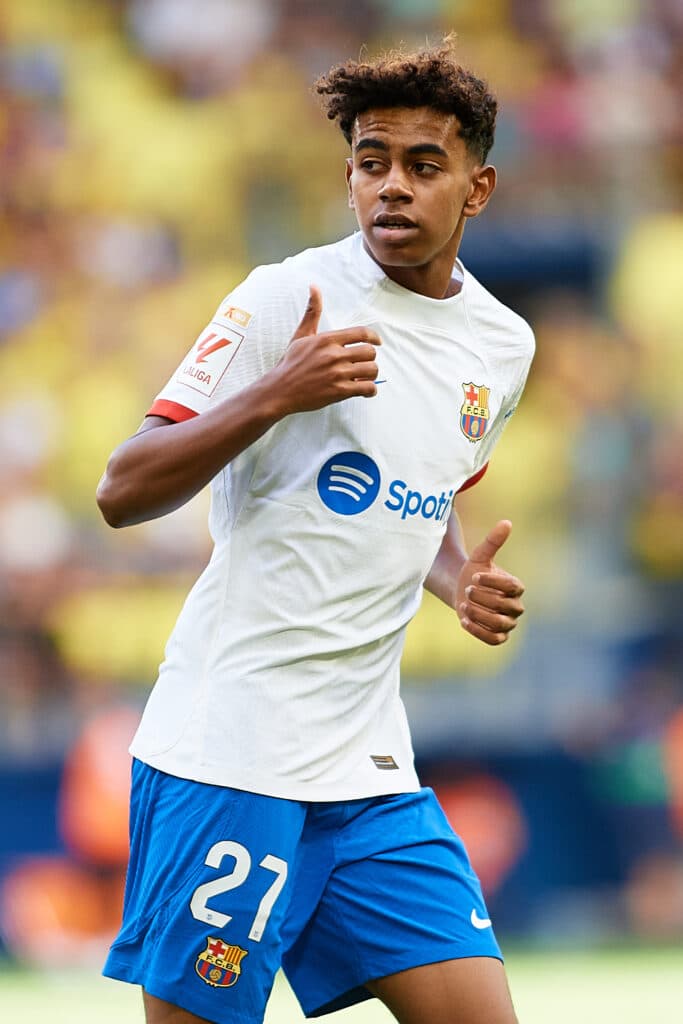 Lamine Yamal es la nueva gran irrupción del Barcelona en la temporada 2023/24. (Photo by David Aliaga/NurPhoto via Getty Images)