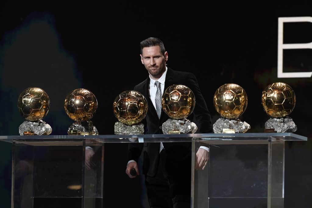 Lionel Messi recibe su octavo balón de oro