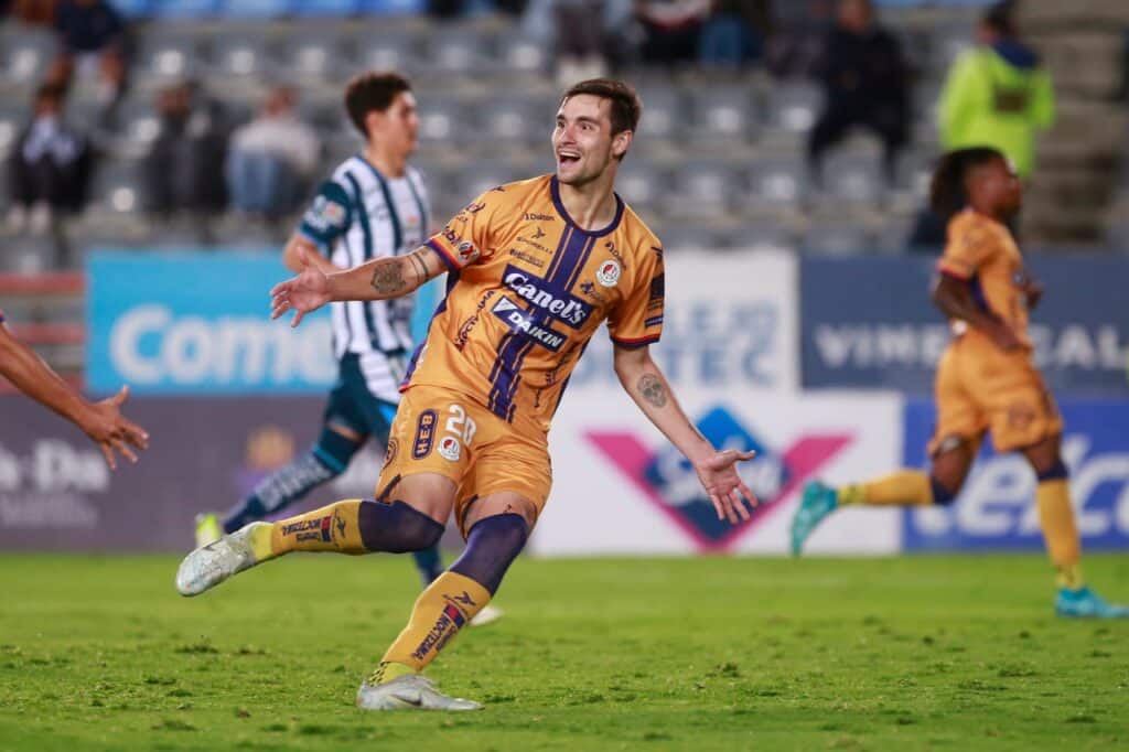 Unai Bilbao Atlético de San Luis uniforme visitante