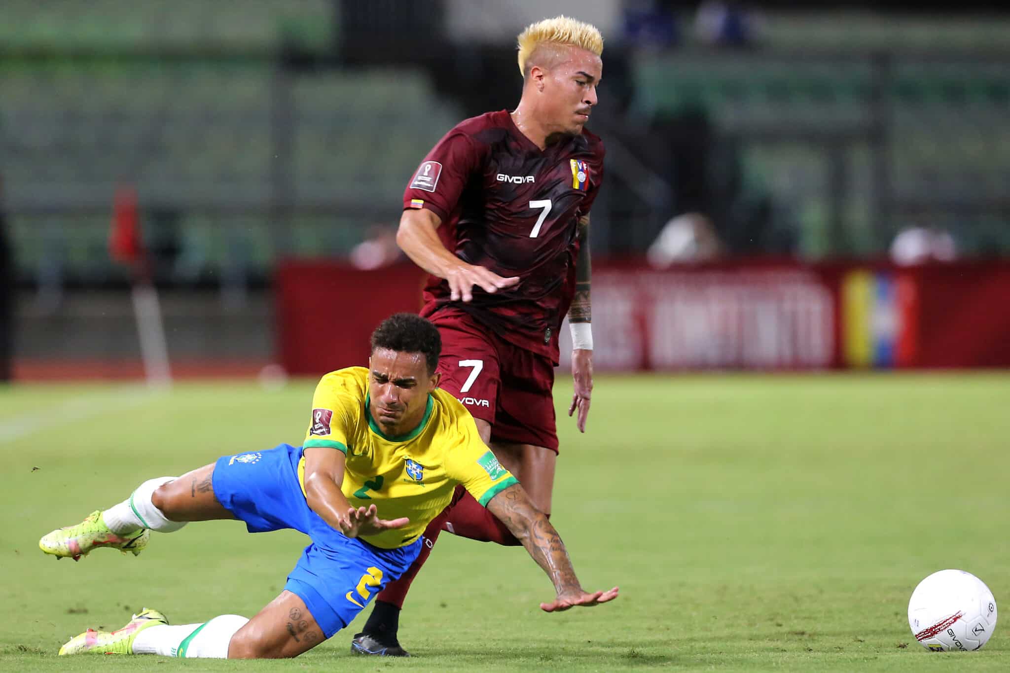 Uruguay recibe a Brasil