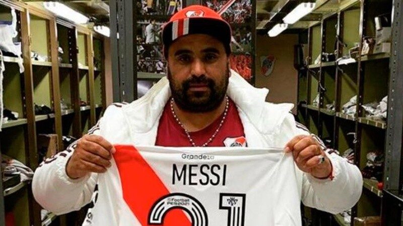 Messi y el utilero de River