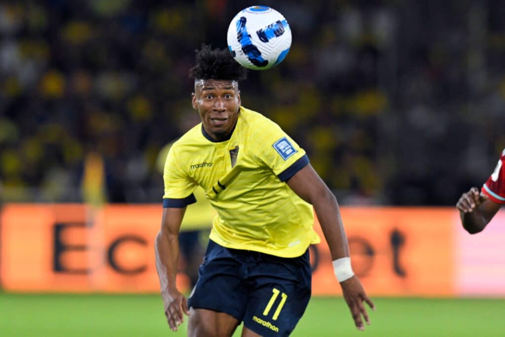 Kevin Rodríguez será una de las claves en el Ecuador vs Chile de Eliminatorias Sudamericanas. (Photo by RODRIGO BUENDIA/AFP via Getty Images)