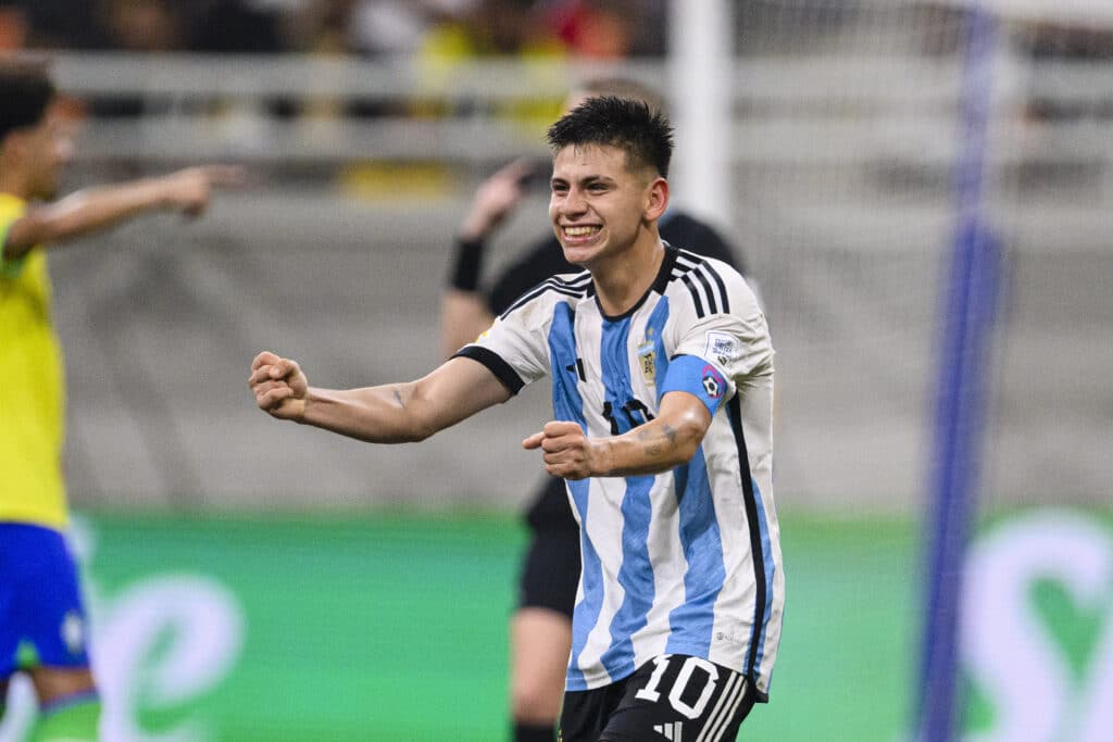 Uruguay vs Argentina: de la mano de Claudio Echeverri, la albiceleste busca ganar el torneo, ya que cuenta con un plantel completo en todas las línes. (Photo by Marcio Machado/Eurasia Sport Images/Getty Images)