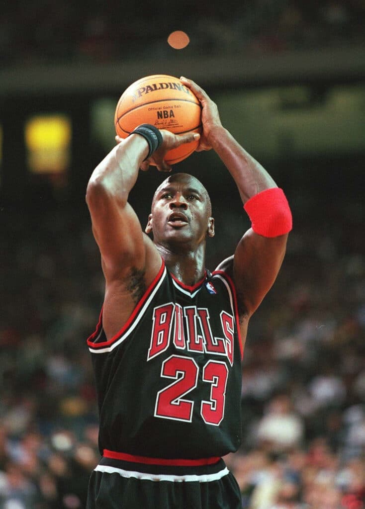 La NBA es la competencia más importante del baloncesto. Aquí está Jordan, una leyenda del deporte