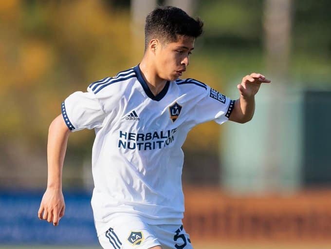Alex Alcalá con LA Galaxy II