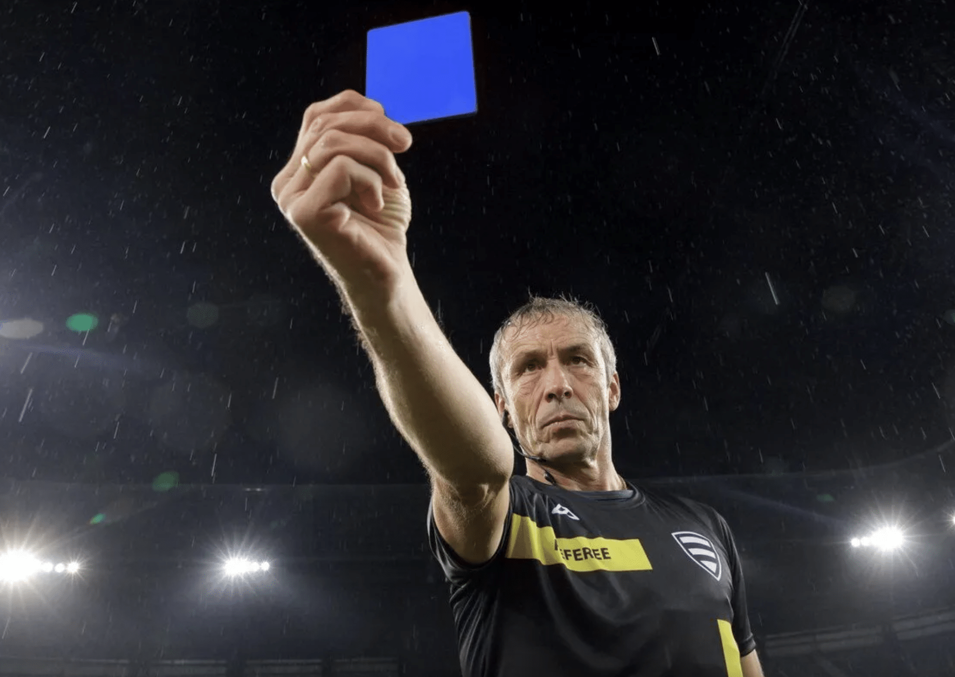 Llega la tarjeta azul al Mundo del fútbol, ¿qué significa?