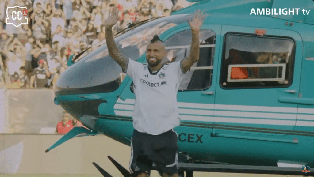 Arturo Vidal presentado ante 35 mil personas como nuevo jugador de Colo Colo. Foto: Colo Colo TV.