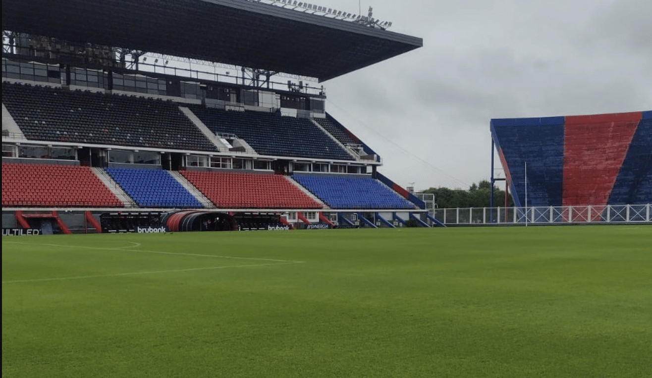 Así estaba el Pedro Bidegaín para San Lorenzo vs. Godoy Cruz, la cancha aguantaba pero los alrededores del estadio no.