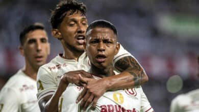 Univeritario cayó vs Juan Pablo II y no pudo quedar como puntero del campeonato.