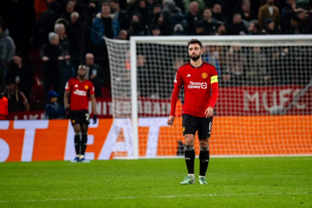 Manchester United vs Newcastle: Bruno Fernándes volverá a ser baja, luego de recibir su tercera expulsión de la temporada. La actitud del portugués está colmando la paciencia. (Photo by Ash Donelon/Manchester United via Getty Images)