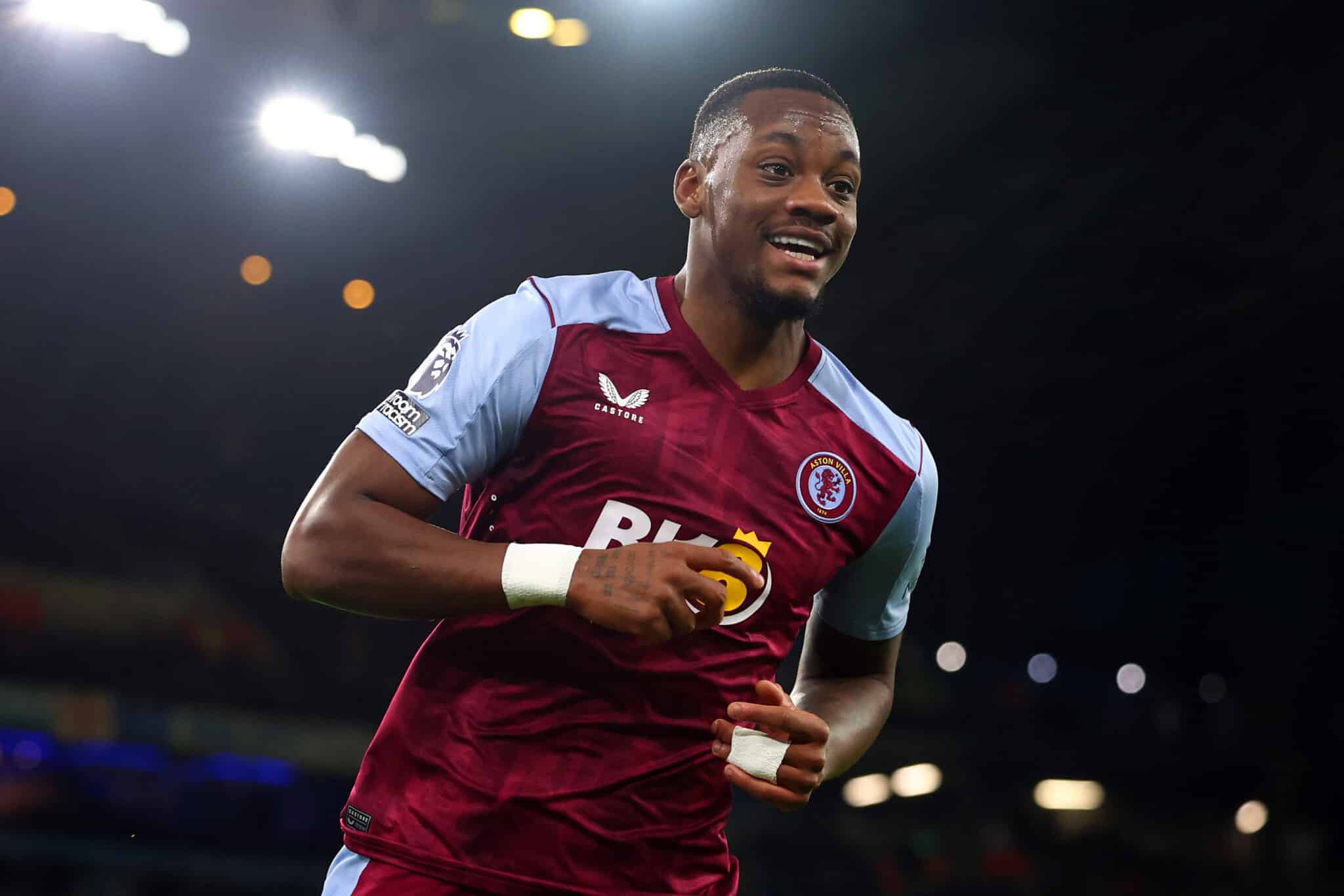 Jhon Durán con Aston Villa