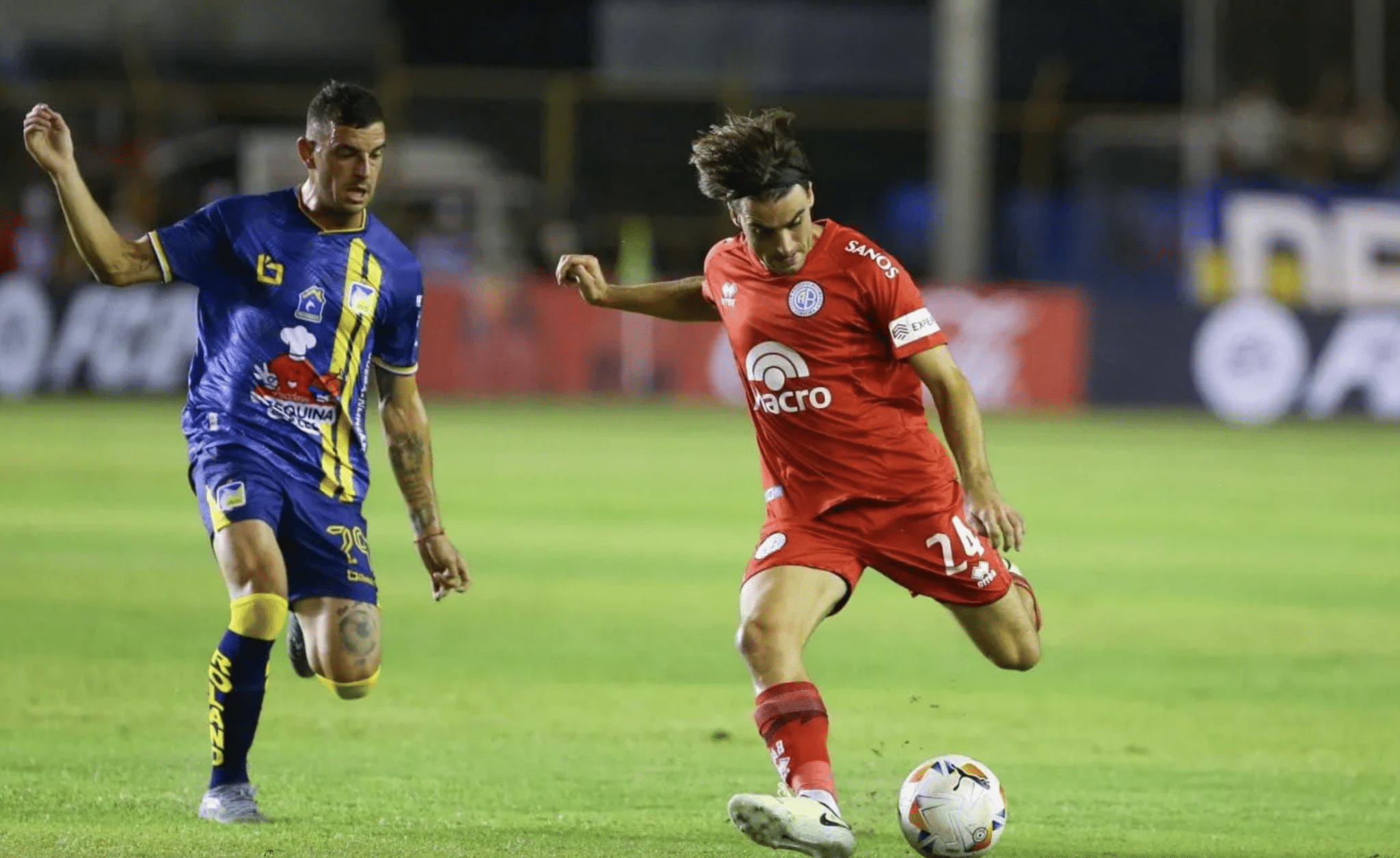 Belgrano vs. Delfín, partido clave para ambos en la Copa Sudamericana.