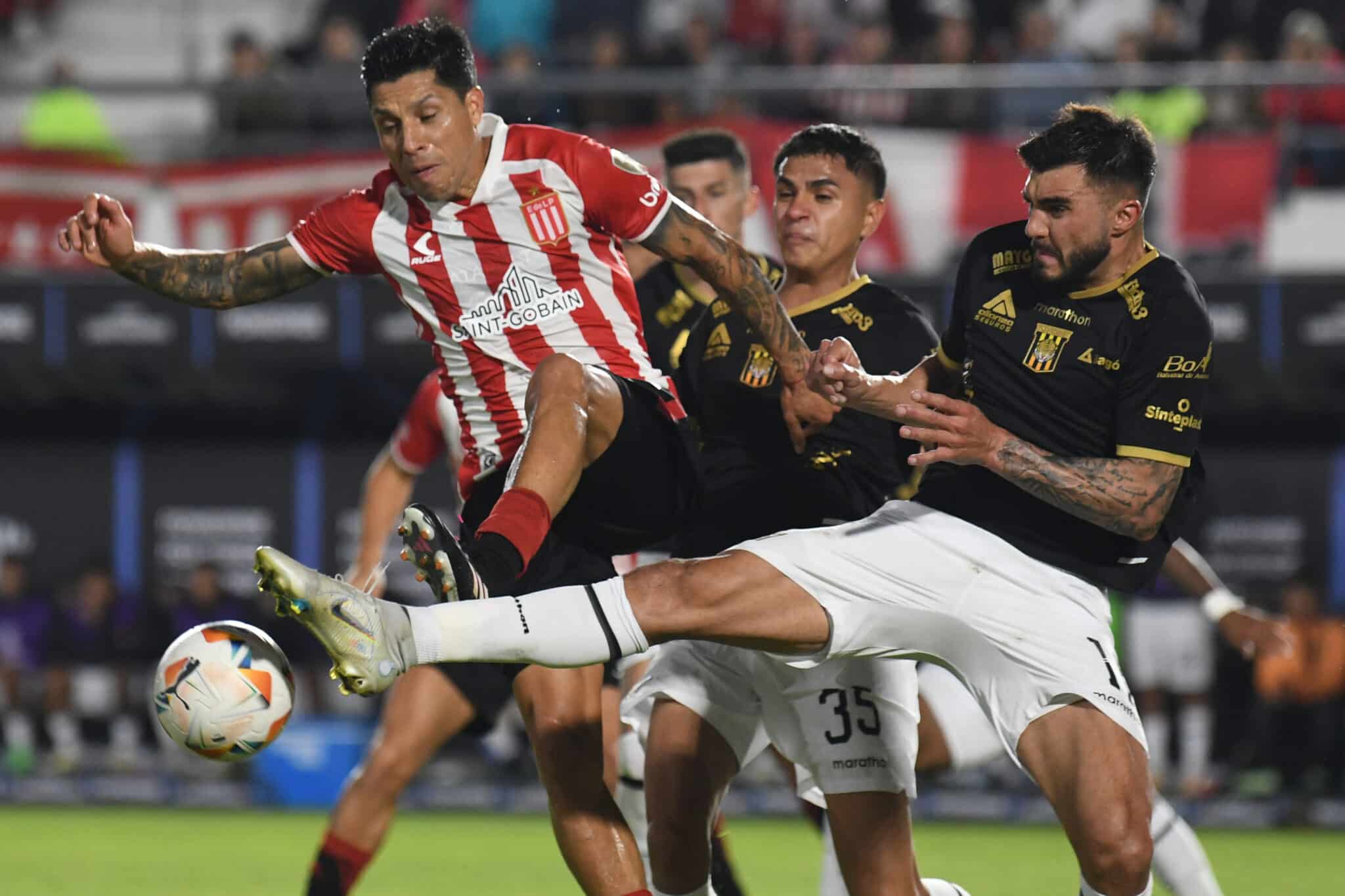 The Strongest vs. Estudiantes