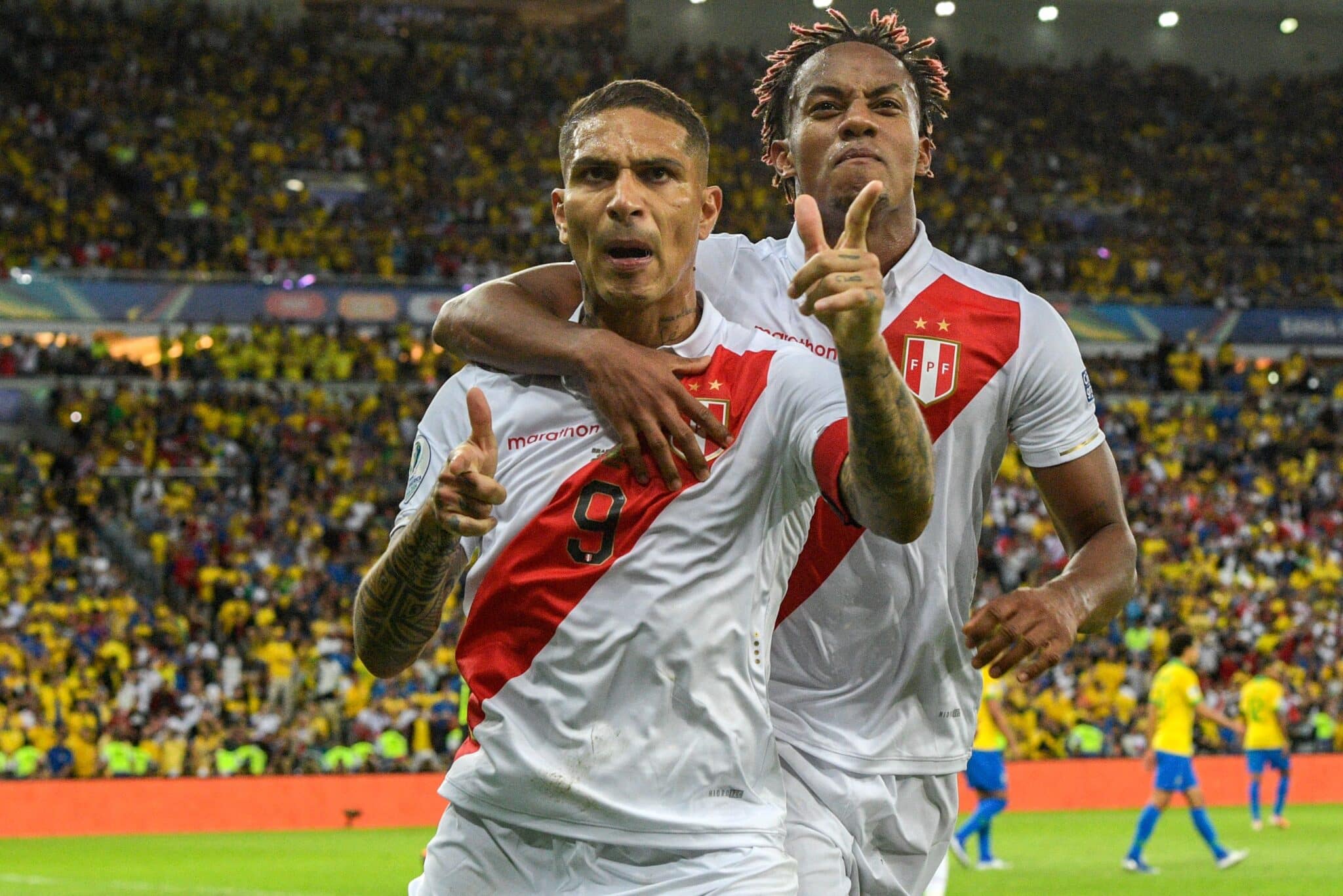 Paolo Guerrero podría jugar en Banfield o Alianza Lima