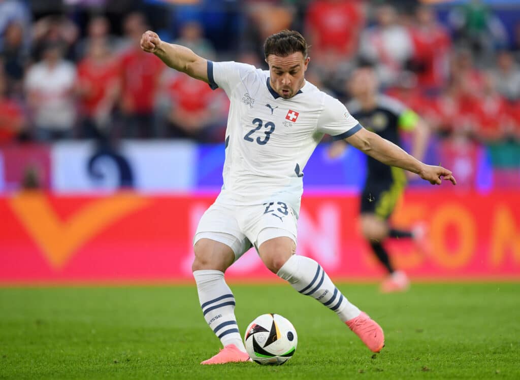 Inglaterra vs Suiza  Xherdan Shaqiri