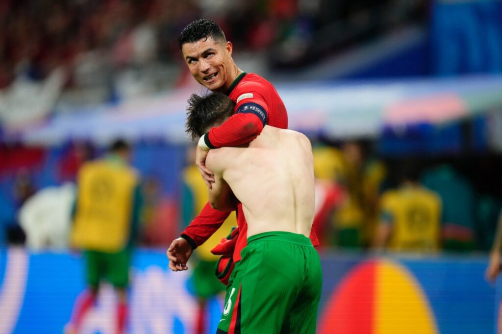 Cristiano Ronaldo y Francisco Conceicao: La imagen de la victoria de Portugal en la EURO 2024. Foto: Getty Images.