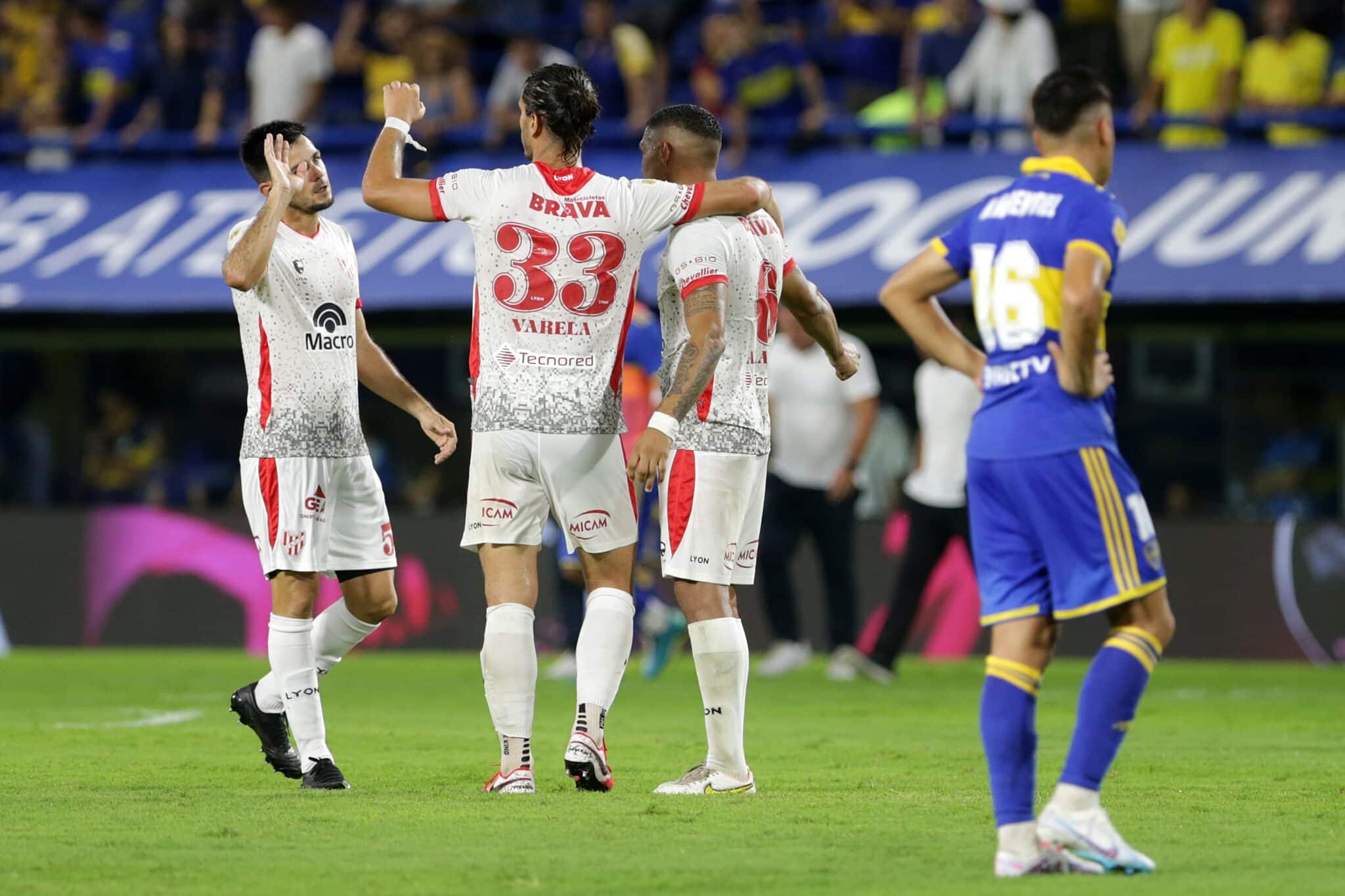 Instituto vs. Boca chocan en Alta Córdoba.