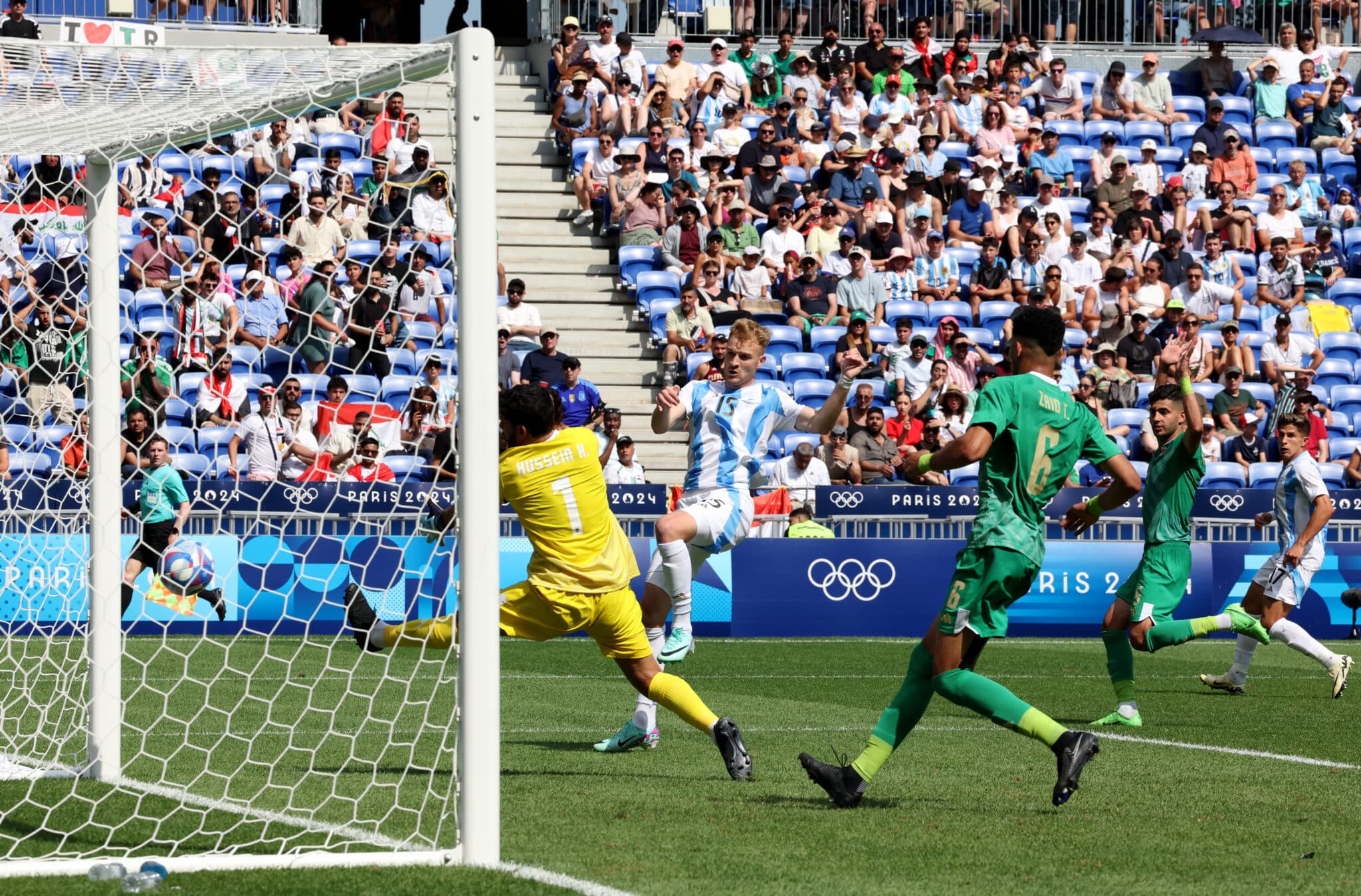 Con este cabezazo, Gondou anotó el 2-1 de Argentina vs. Irak