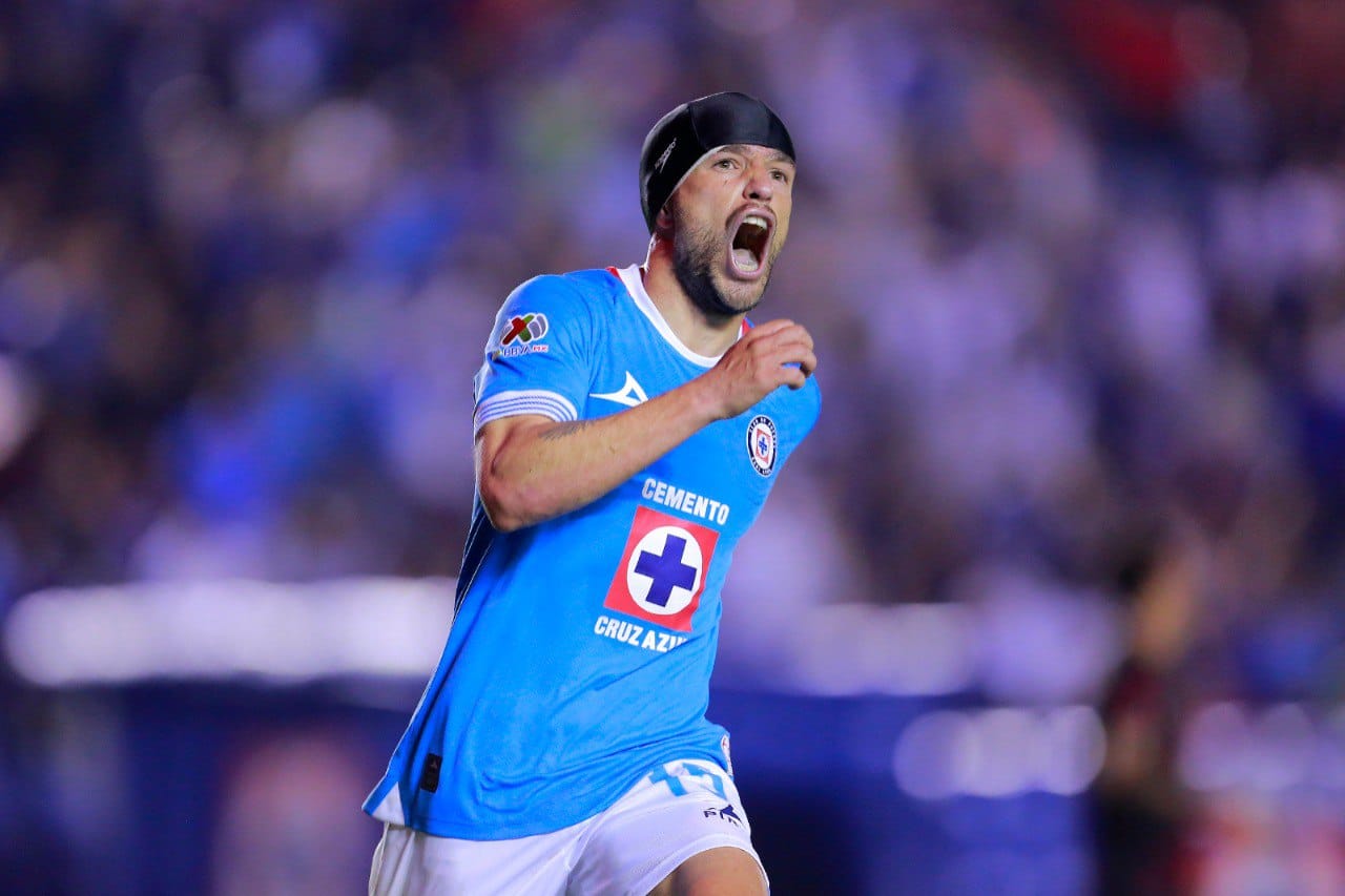 José Ignacio Rivera celebra la anotación que logró con Cruz Azul en el Apertura 2024 de la Liga MX. cruz azul vs toluca ignacio rivero Charlotte vs Cruz Azul Cruz Azul vs Mazatlán Cruz Azul vs América