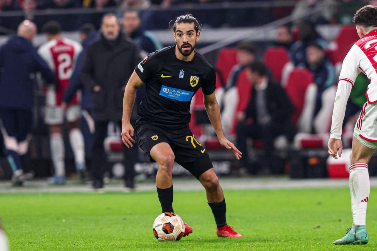 Rodolfo Pizarro con el AEK Atenas de la Superliga de Grecia. Próximo refuerzo de Bravos de Juárez de la Liga MX.