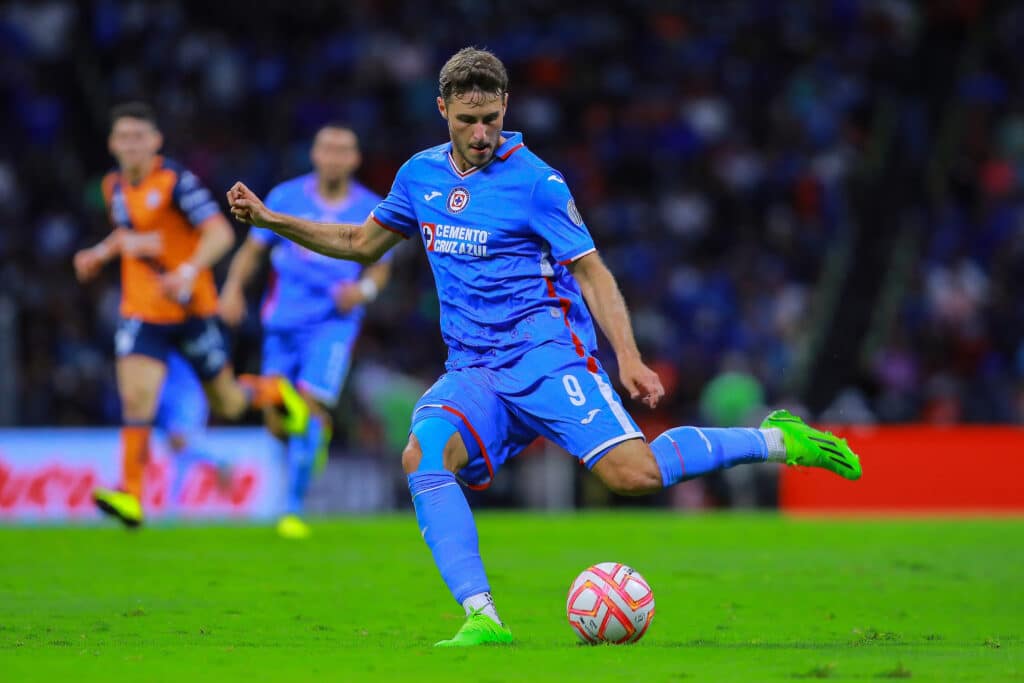 Santiago Giménez es uno de los máximos goleadores en las inferiores de Cruz Azul.