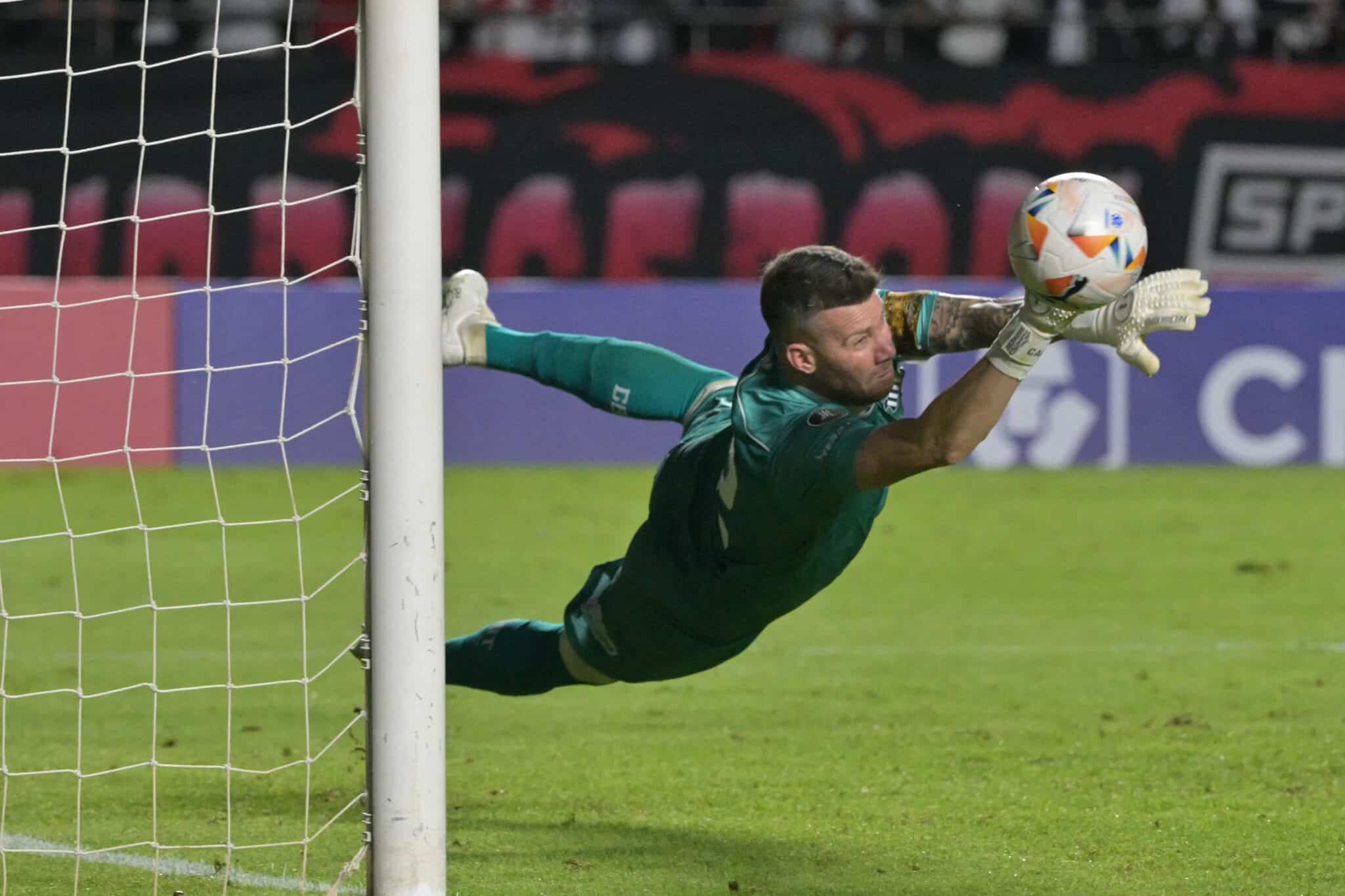 Guido Herrera arquero de Talleres en los penales