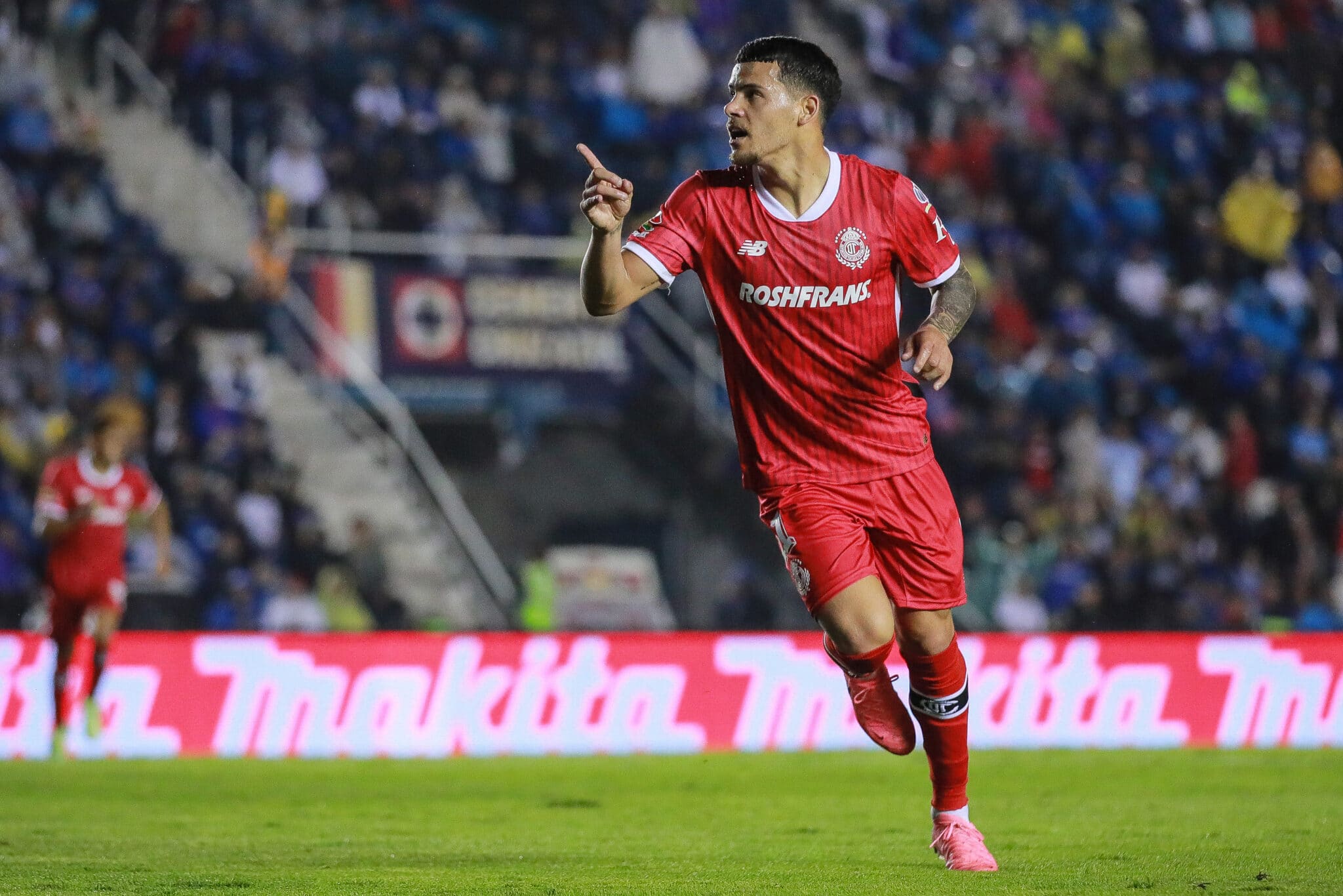 Maximiliano Araujo celebra su gol en el juego de Cruz Azul vs Toluca del Apertura 2024 de la Liga MX.