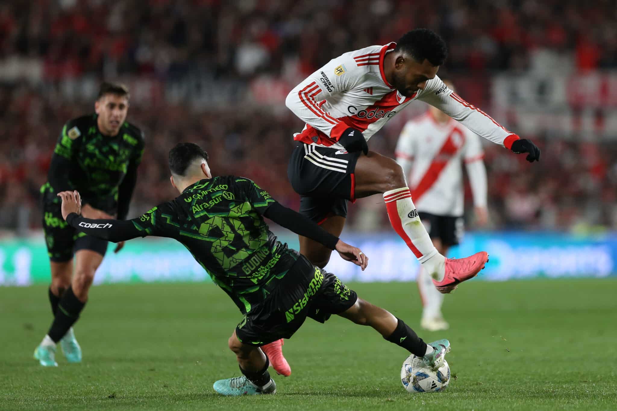 En esta fecha de la Liga Profesional del futbol argentino River visita a Unión con técnico interino, ¿por dónde lo ves?.