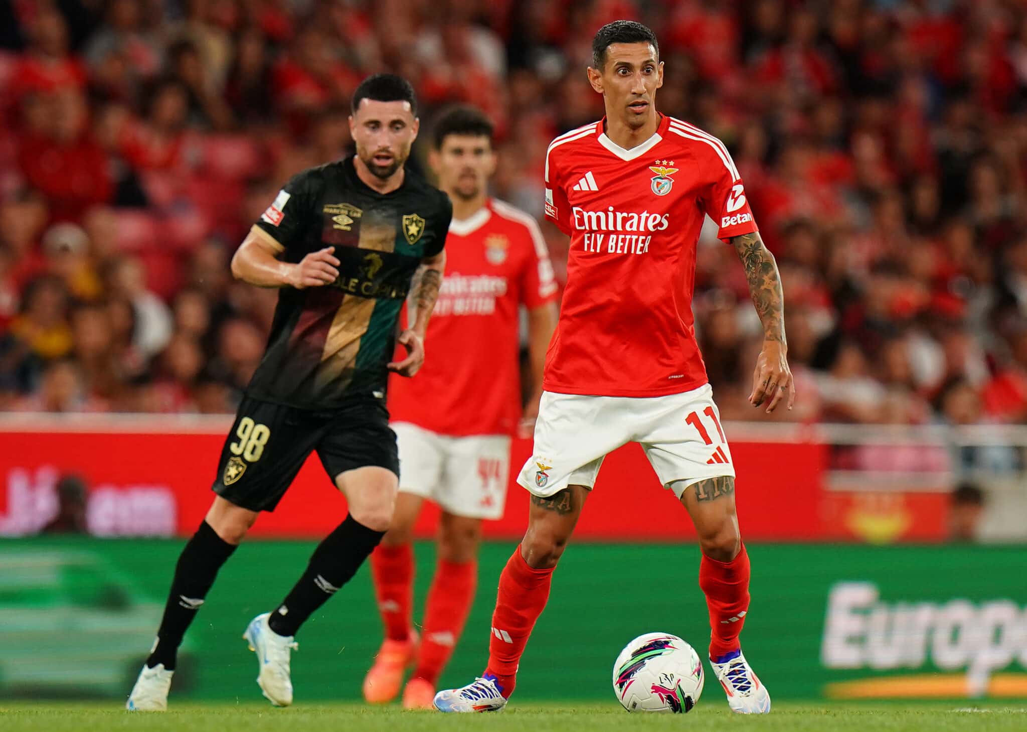 Ángel Di María volvió a jugar en Benfica