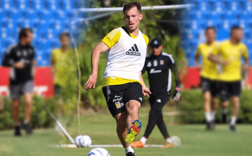 Eugenio Pizzuto entrenando con Tigres UANL por la Liga MX Clausura 2024