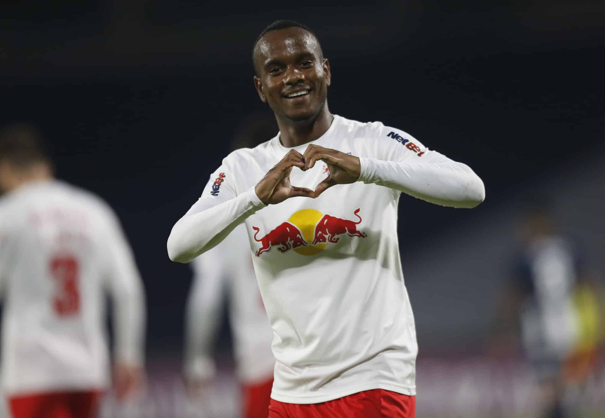 Helinho, próximo refuerzo del Club Deportivo Toluca, jugando y celebrando un gol con su Club de Brasil, el Red Bull Bragantino.