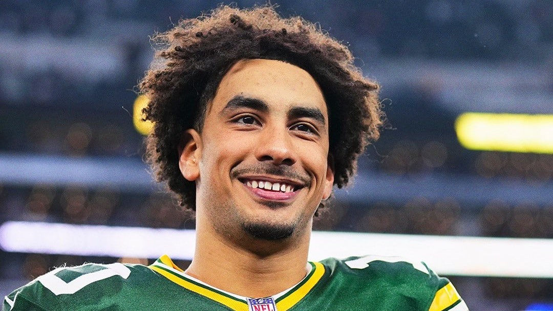 Jordan Love es baja en los Green Bay Packers por una lesión en su ligamento de la pierda izquierda.