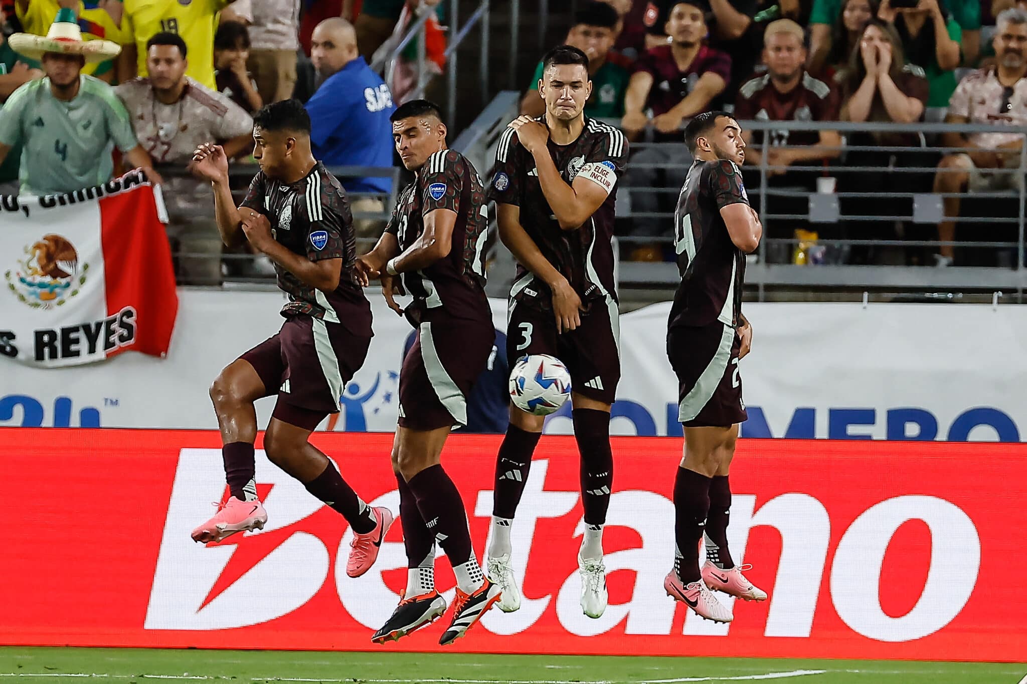 Johan Vásquez, defensor de la Selección Mexicana, se muestra motivado por estar bajo las órdenes de Rafael Márquez y Javier Aguirre.