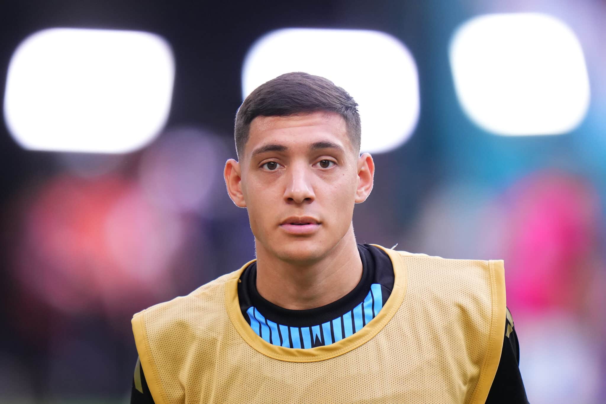 Nahuel Molina al banco de suplentes en Argentina vs. Colombia