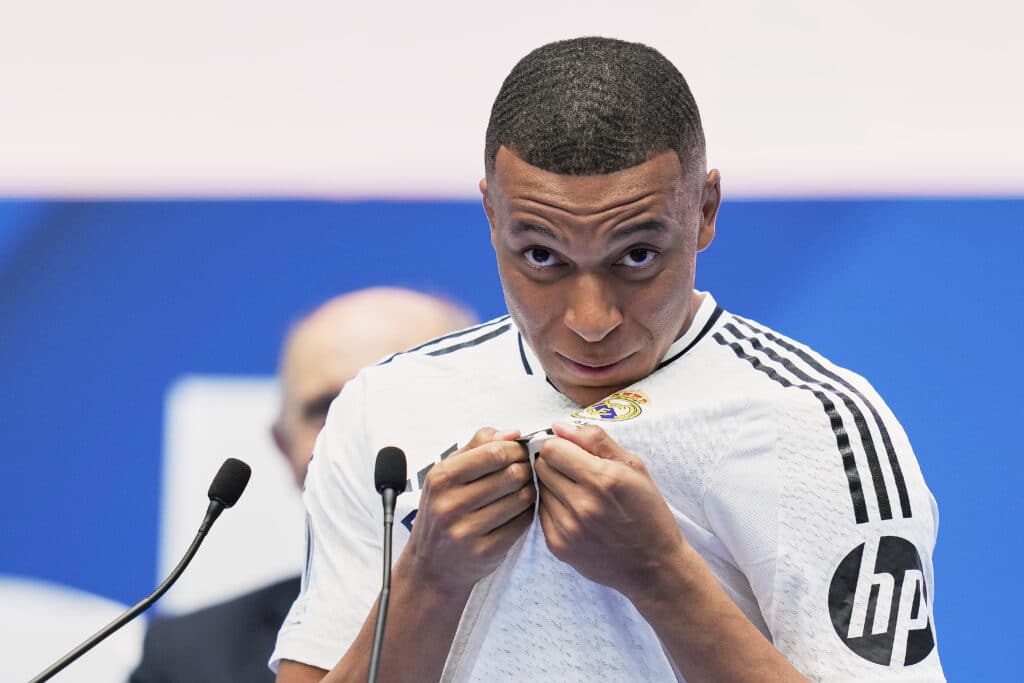 Francia vs Italia: tras su complicada salida del PSG, Kylian Mbappé vuelve a su antigua casa...Parque de los Príncipes. ¿Logrará convertir? (Photo by Jose Hernandez/Anadolu via Getty Images)
