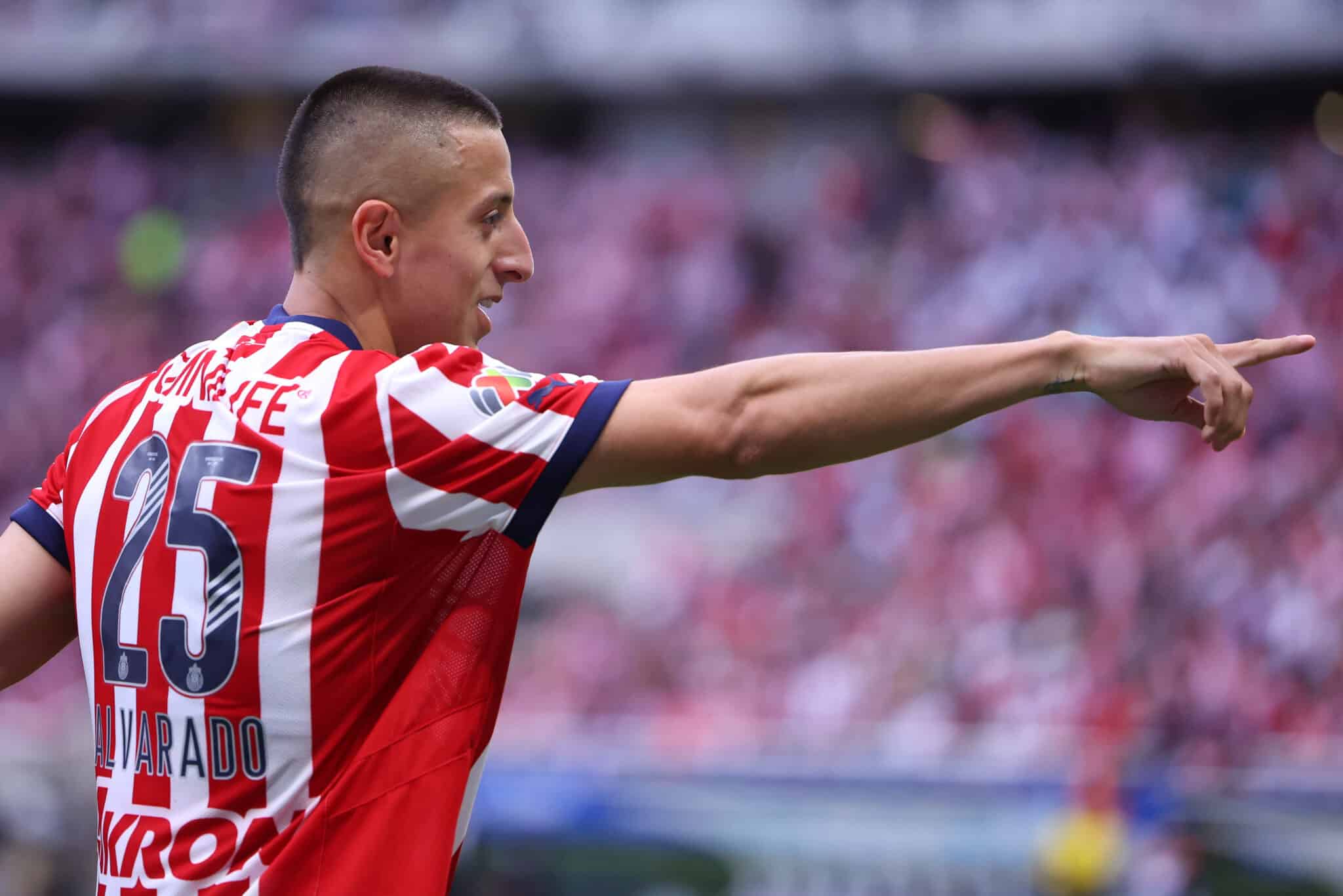 América y Chivas se verán las caras en una edición más del "Clásico de clásicos". Piojo Alvarado celebrando un gol