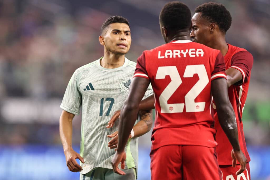 Javier Aguirre mantuvo de enganche Orbelín Pineda en los dos duelos amistosos.