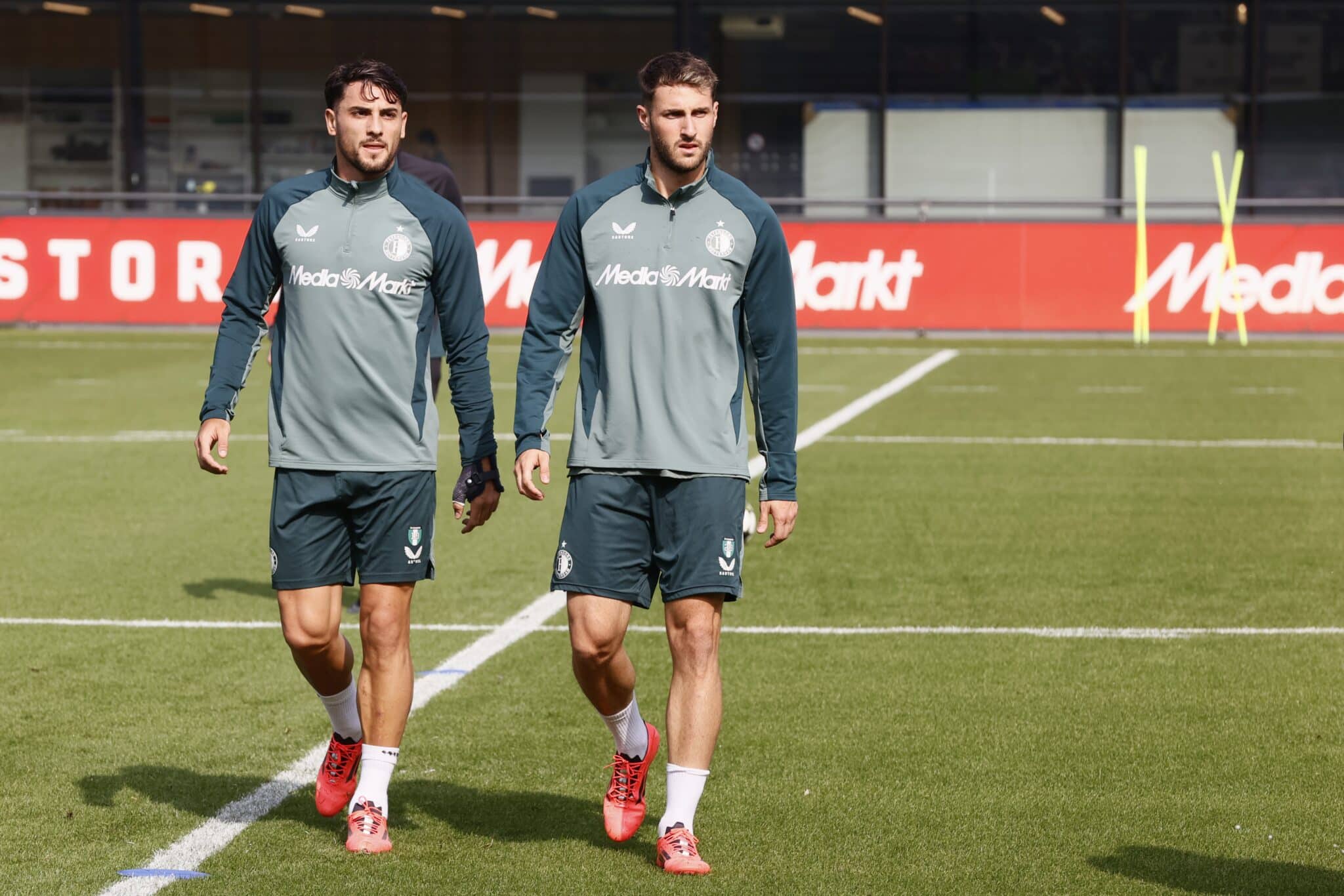Milán vs Feyenoord y el futuro de Santiago Giménez con ambas escuadras sigue siendo una incógnita.