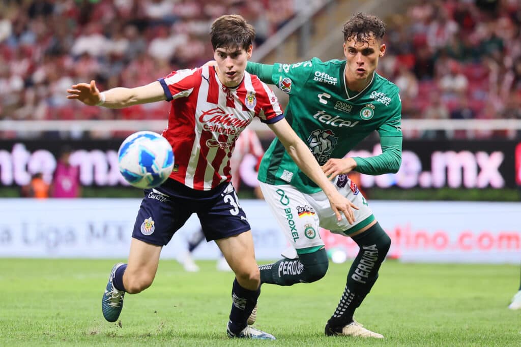 Con Chivas, Armando González suma 310 minutos jugados en el AP 2024.